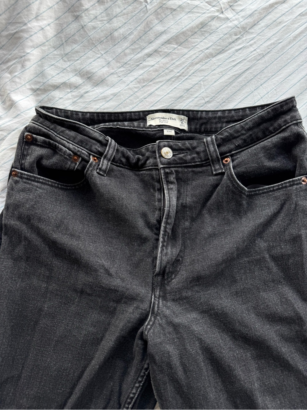 Abercrombie & Fitch Curve Love, The Skinny High-Rise. Size: 28 (Extra-Long) - Picture 4 of 5